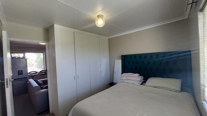 1 Bedroom Property for Sale in Oakglen Western Cape